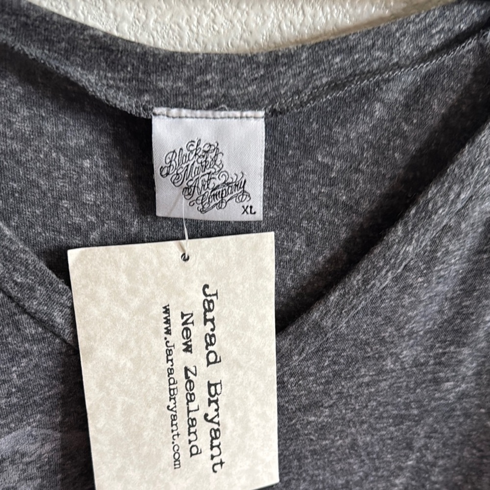 Chic Gray Graphic Tee - Picture 6 of 6